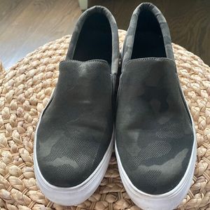 Vince Camino Camo slip on sneakers